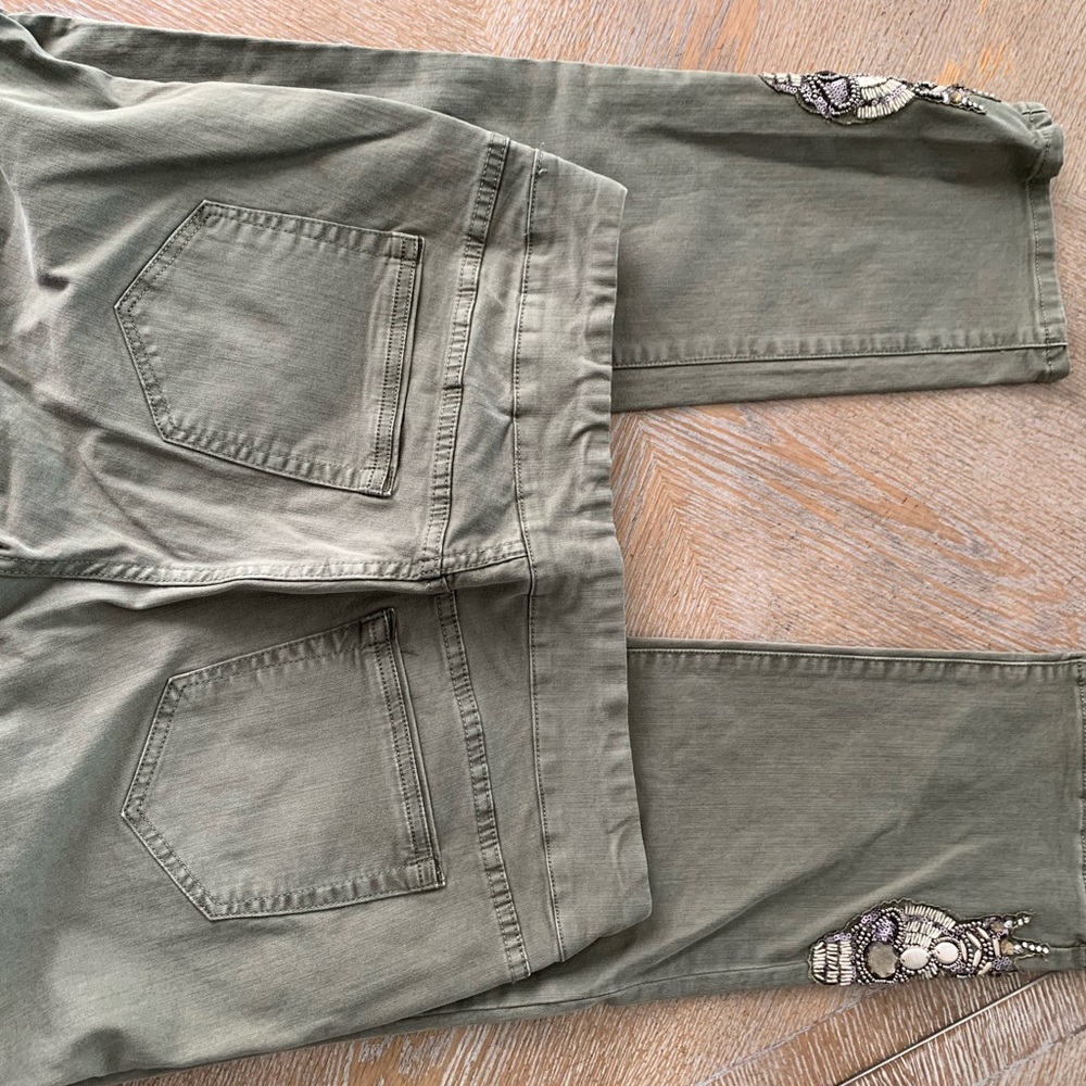 Soft Surroundings Pants Tapered Leg Pull On Medium Green Embellished Waist 34” - Picture 7 of 8